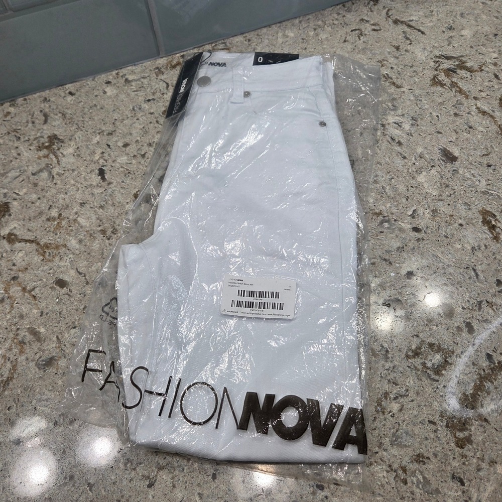 Fashion Nova Irresistible Stretch Skinny Jeans White Size 0 90286WHT NEW